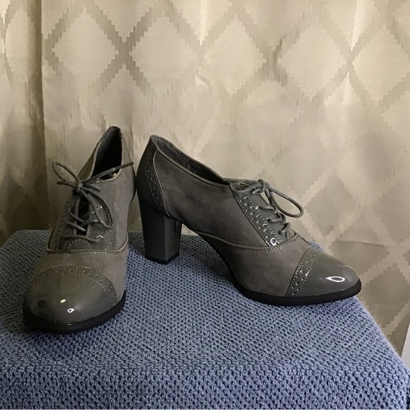 Karen Scott Kara Cap Toe Oxford Pumps - Picture 11 of 12